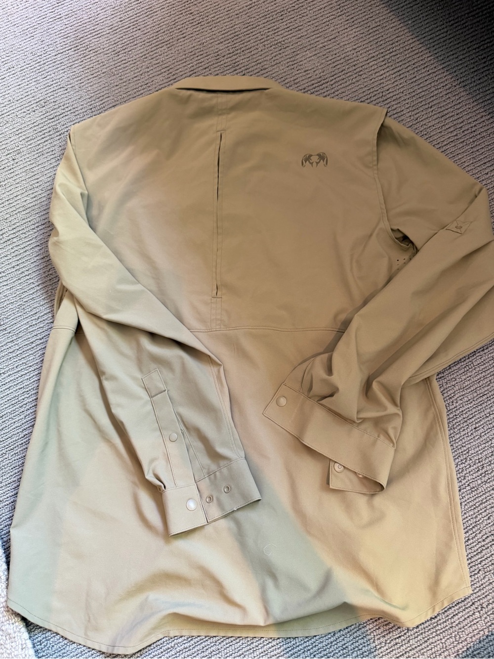 Kuiu Men’s Long-Sleeve Button Shirt Jacket in Khaki - Picture 9 of 10